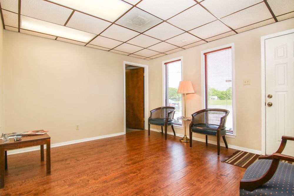 1017 W South St, Alvin, TX 77511